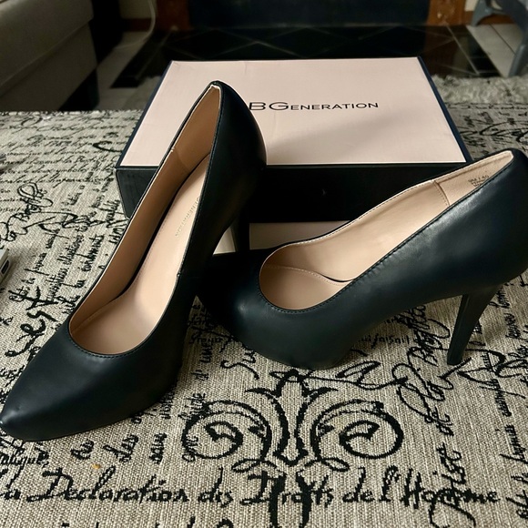 BCBGeneration Penni Pump - Picture 7 of 11